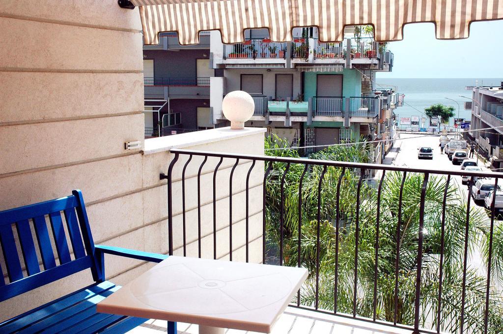 Casa Del Vento Acomodação com café da manhã Roccalumera Exterior foto